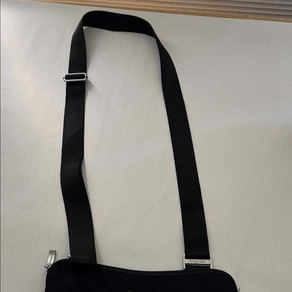 Baggallini Small Crossbody Bag Travel Organizer Black purse Vacation minimalist - Picture 4 of 10